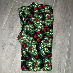 Festive Holly Print OS Lularoe Leggings | Christmas | Holiday